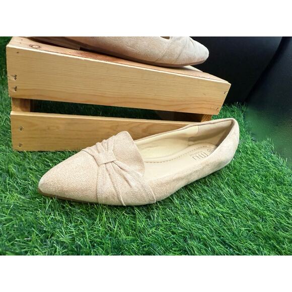 Musshoe - Beige- Pointed Flats - Size 9W - Picture 2 of 10